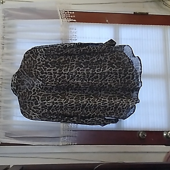 LEENA New York Studio leopard print blouse size M - Picture 3 of 3